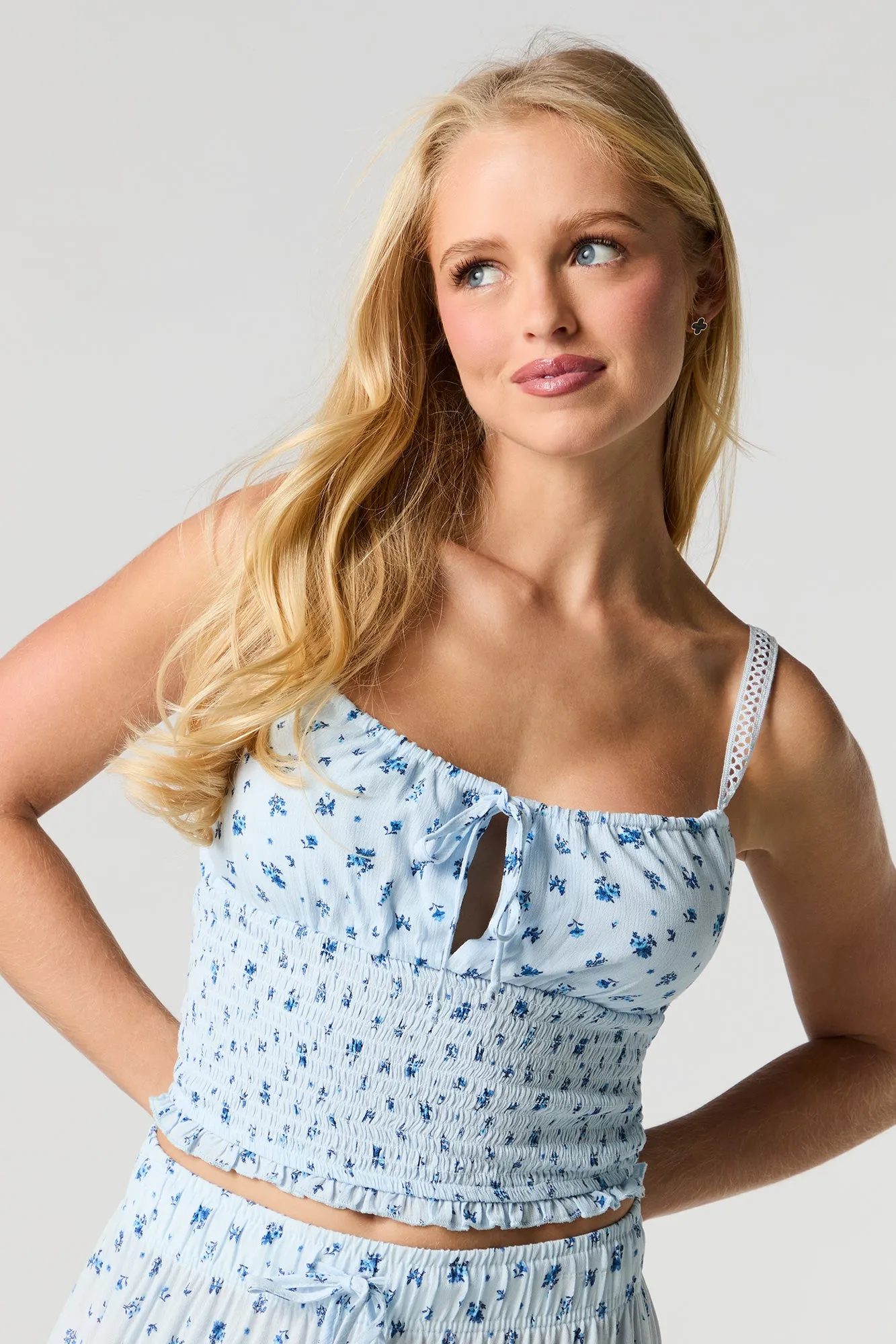 Camisole écourtée plissée avec attache avant