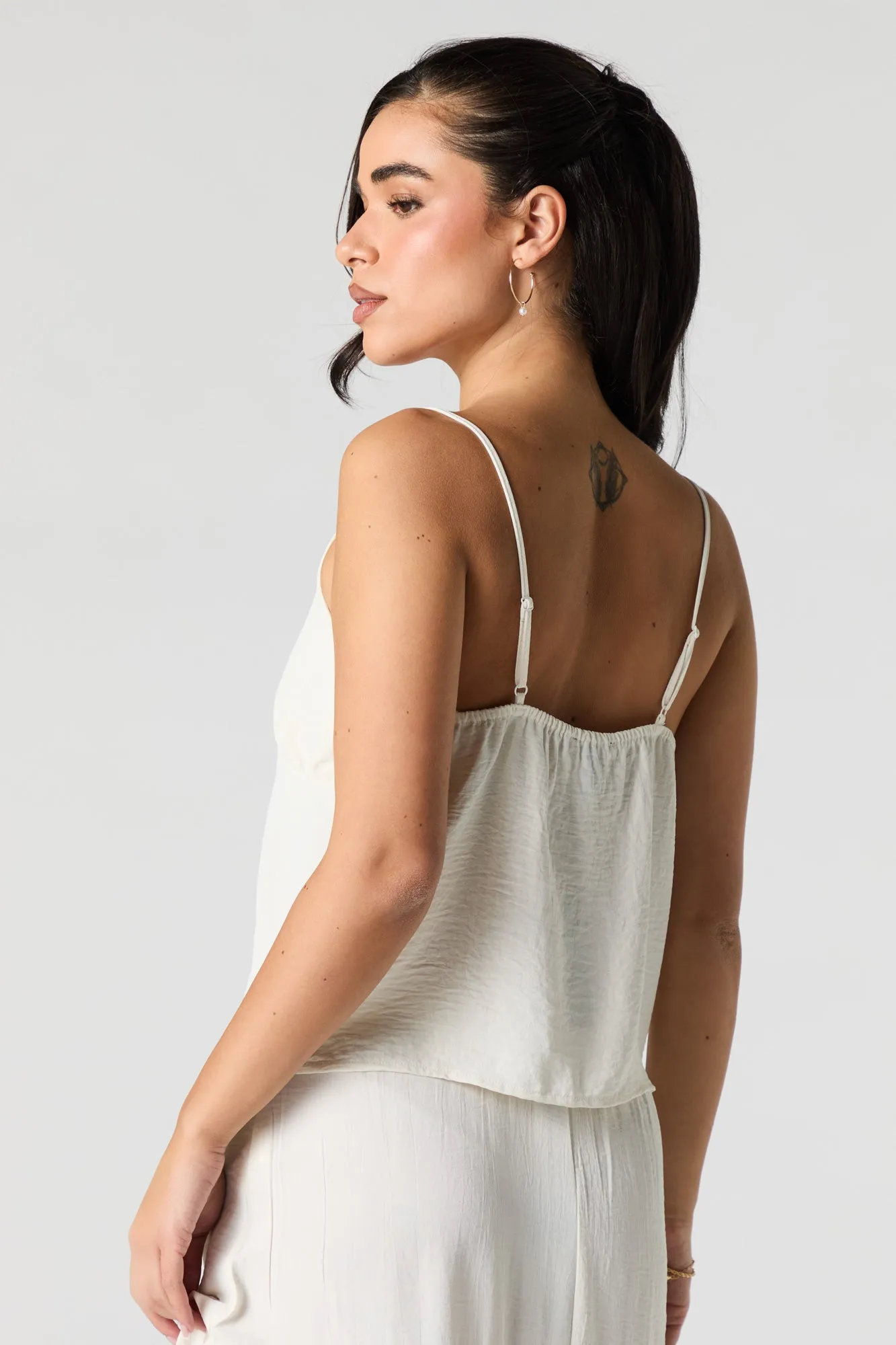 Camisole volantée avec attache