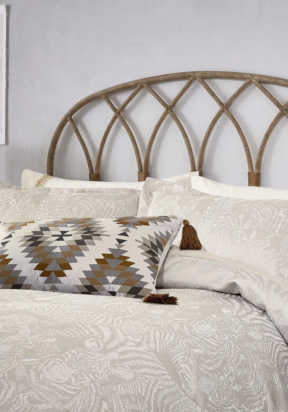 Harlequin Nirmala Tassel 180 Thread Count Pillowcase Pair, Pebble