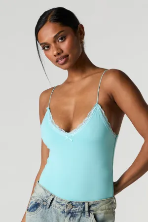 Maillot profilé à encolure en V et liséré de dentelle