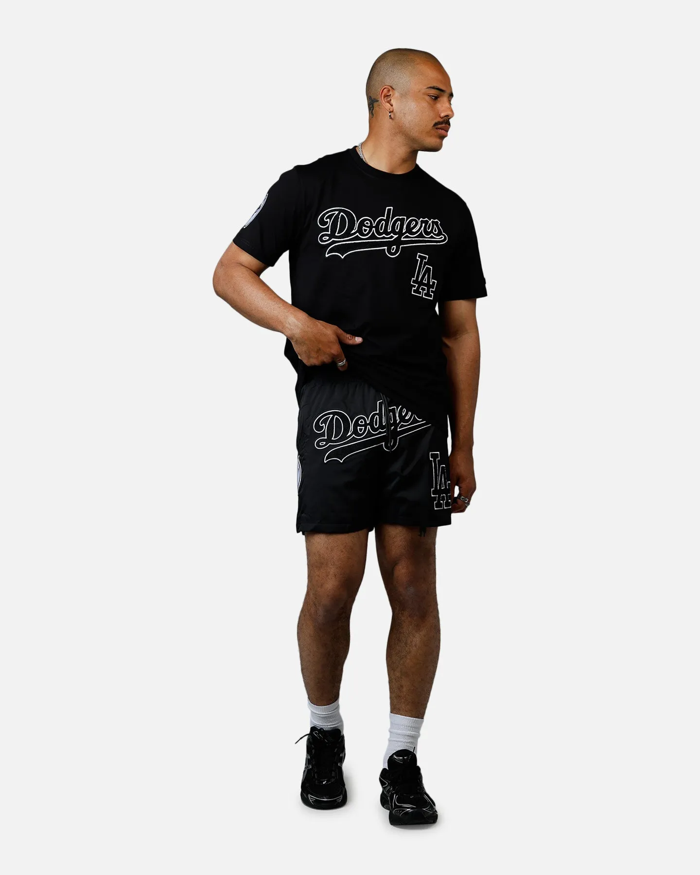 Pro Standard Los Angeles Dodgers Chenille T-Shirt Black