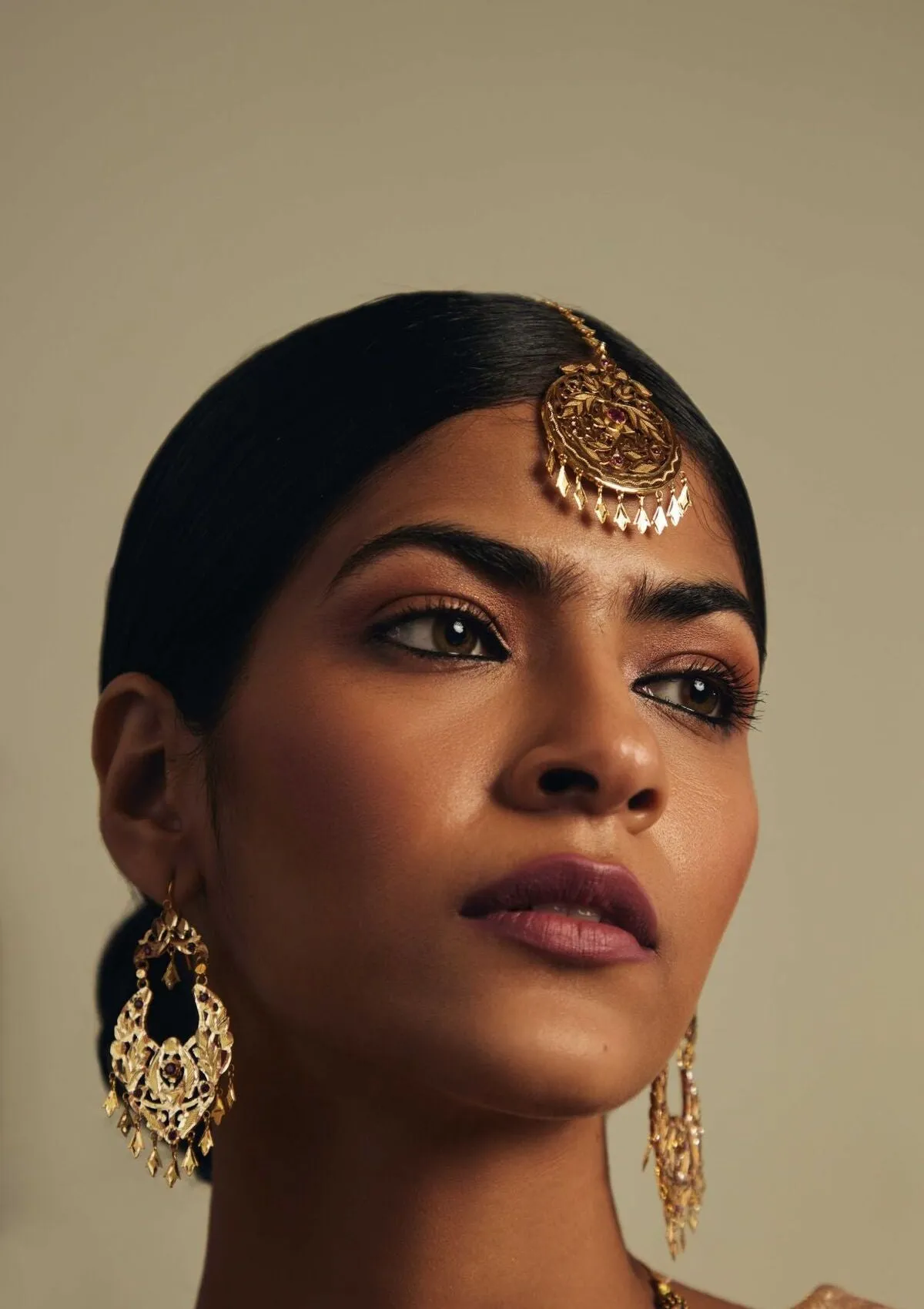 Raniya Gold Earrings