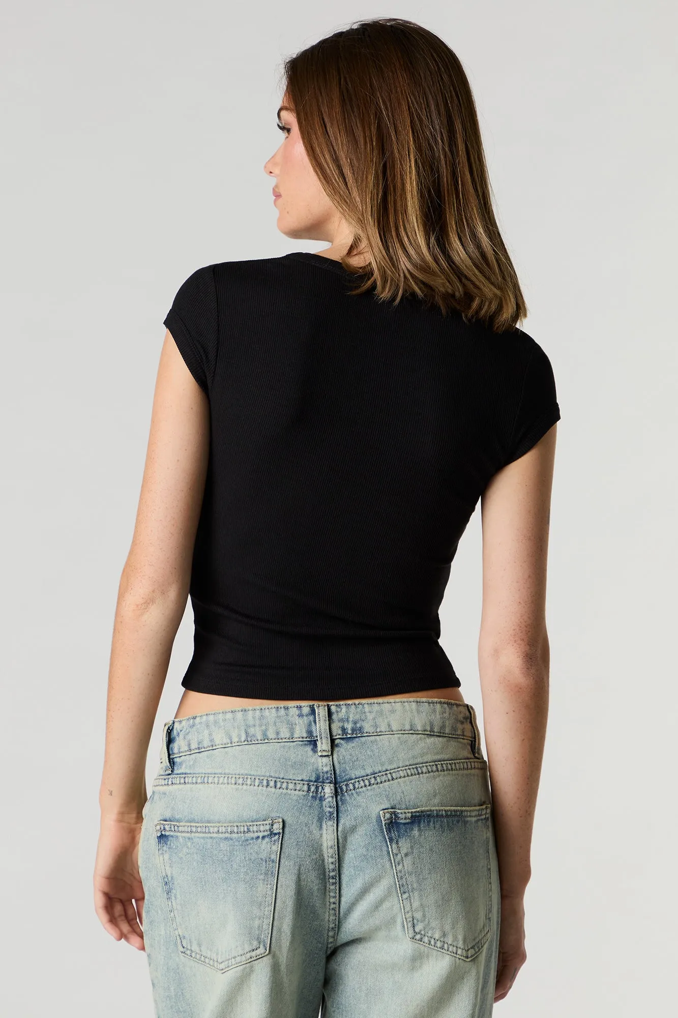 T-shirt ajusté côtelé à encolure en V