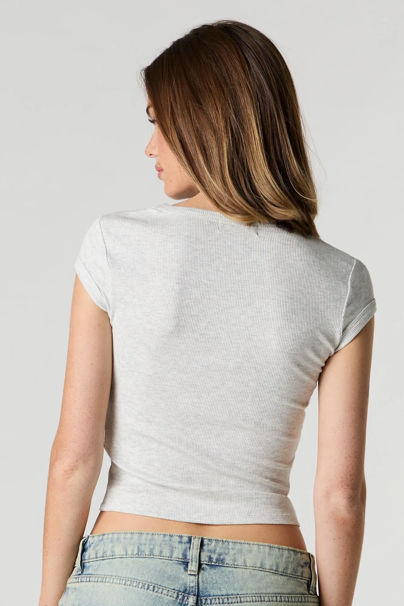 T-shirt ajusté côtelé à encolure en V
