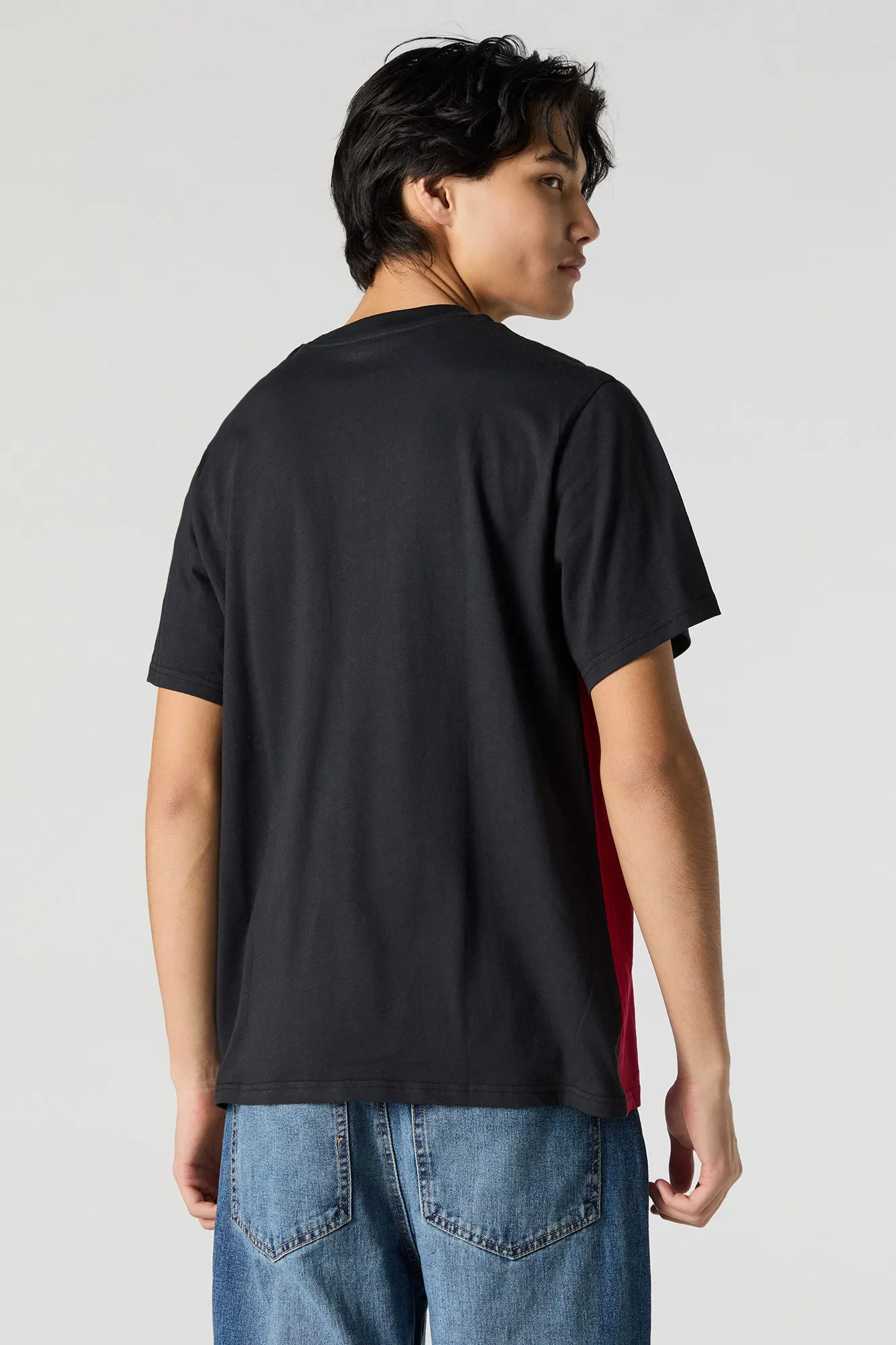 T-shirt avec motif brodé et blocs de couleurs
