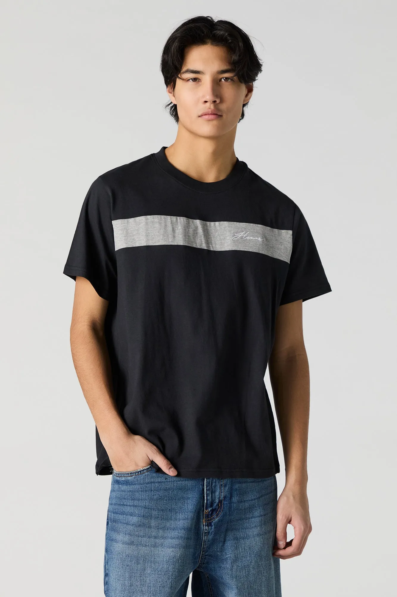 T-shirt avec motif brodé et blocs de couleurs