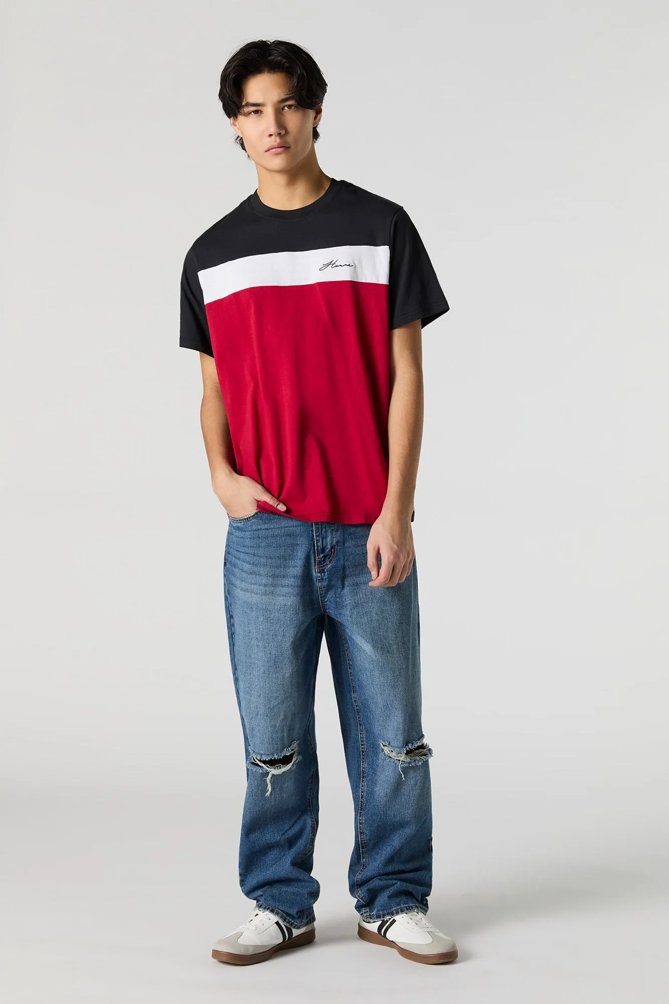T-shirt avec motif brodé et blocs de couleurs