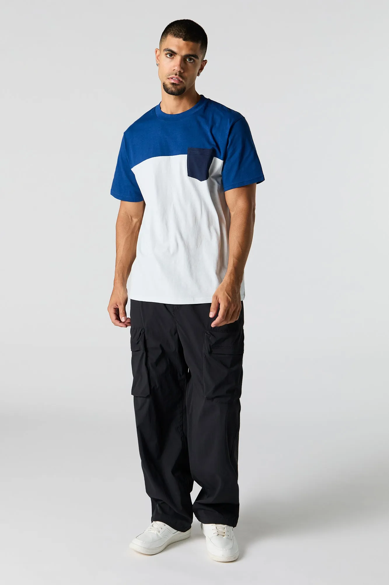 T-shirt avec poches plaquée et blocs de couleurs