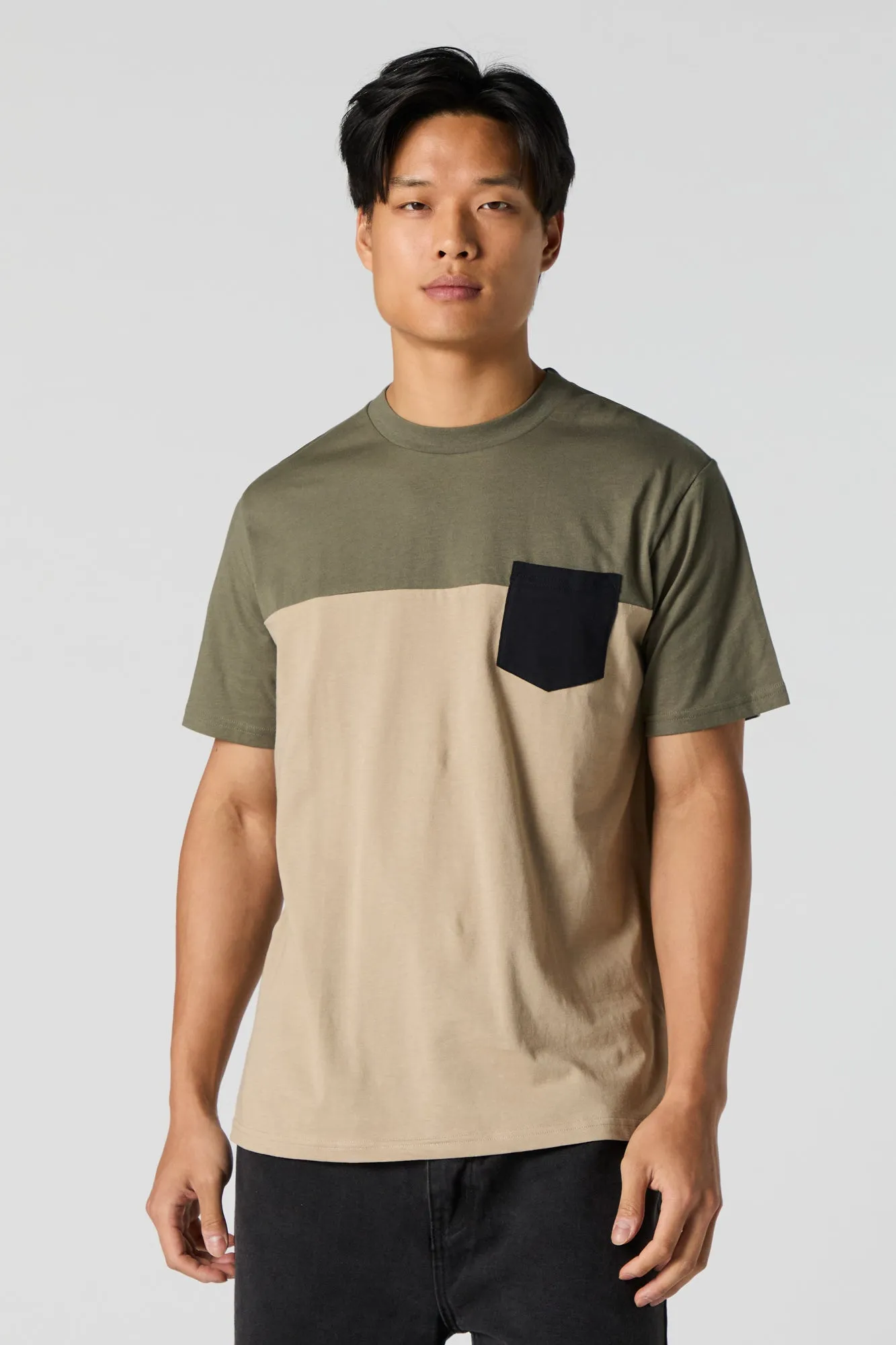 T-shirt avec poches plaquée et blocs de couleurs