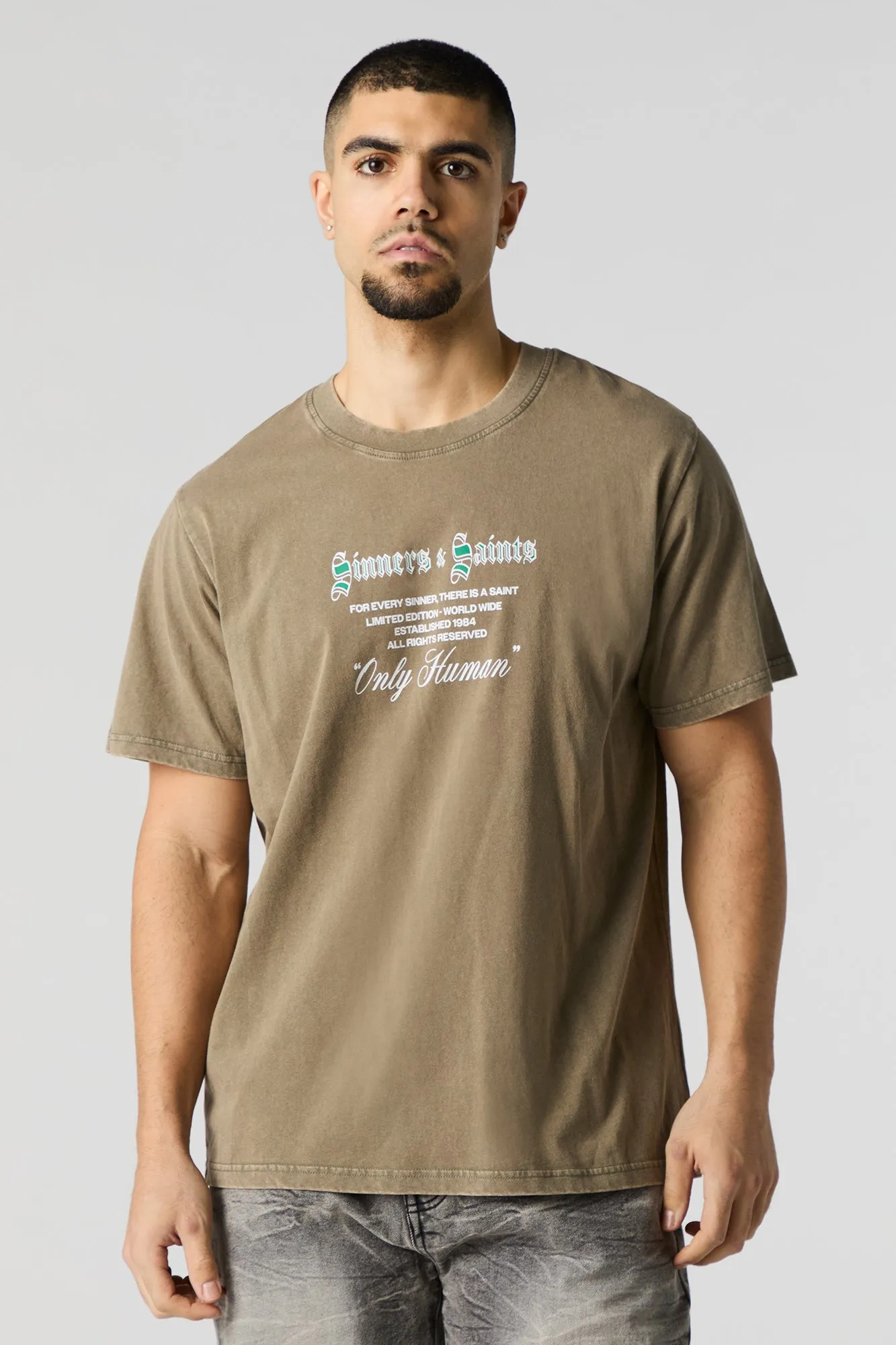 T-shirt délavé à imprimé Sinners & Saints